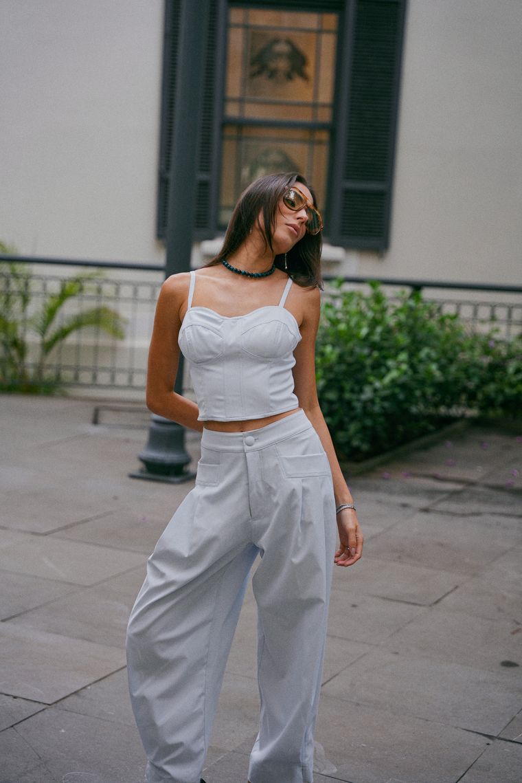 Cropped corset barrel e calça barrel azul bebê